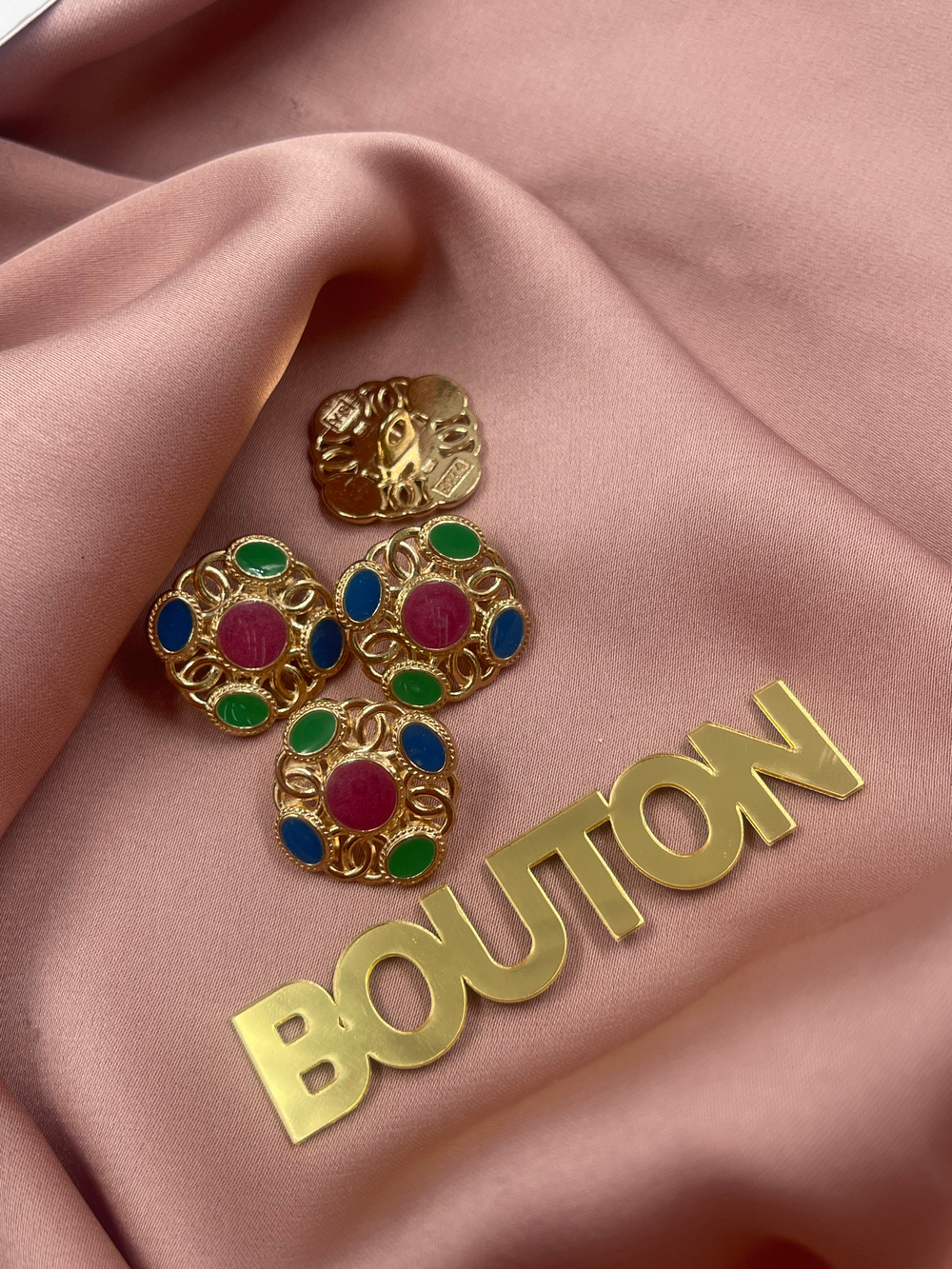 Пуговицы золотые ажурные Шан. с разноцветной эмалью