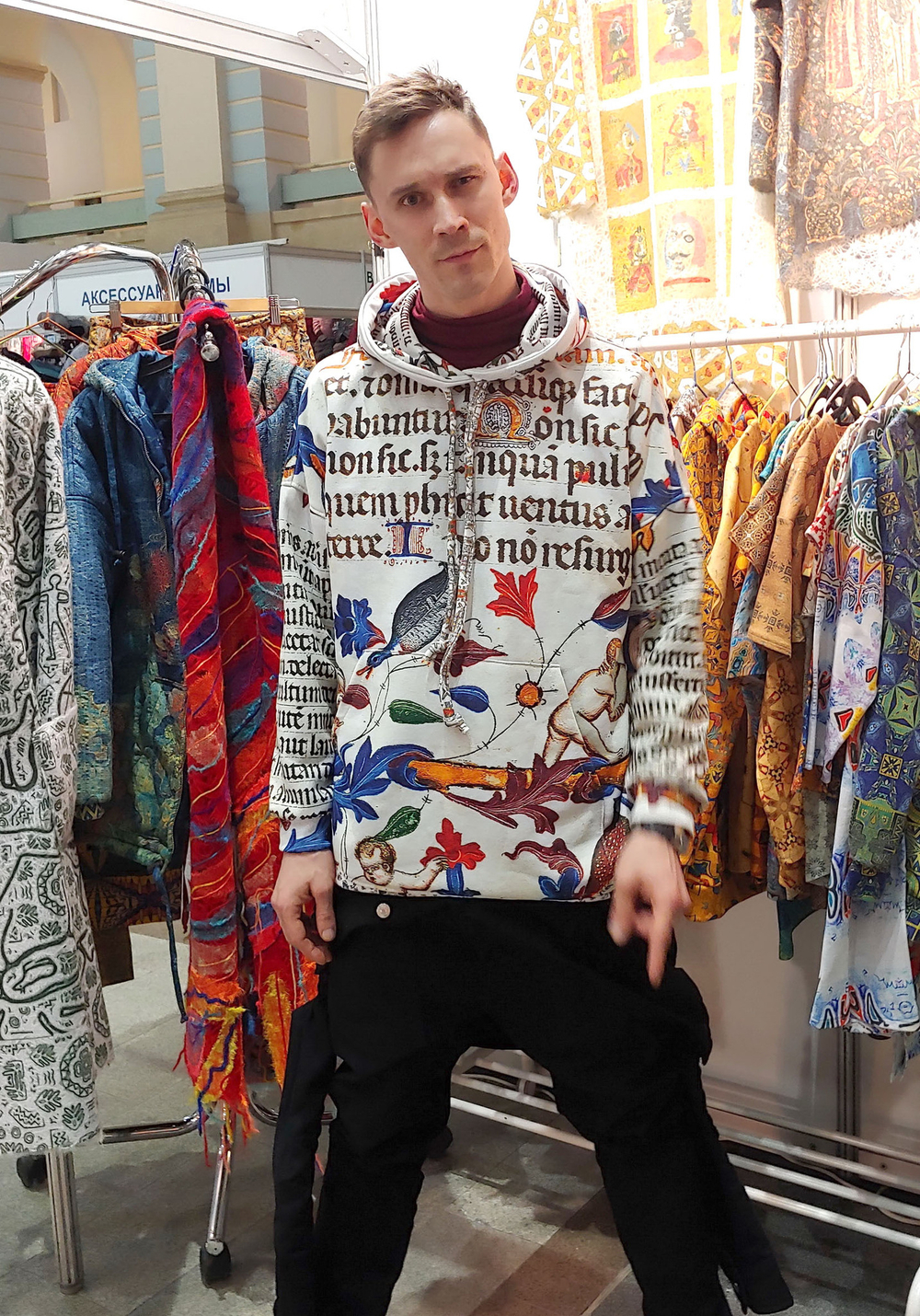 Худи "Манускрипт", по мотивам готического шрифта и иллюстраций из Бревиария короля Мартина Арагонского