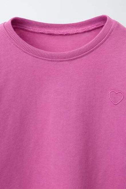 ZARA БАЗОВАЯ ФУТБОЛКА С ВЫШИТЫМ СЕРДЦЕМ, РОЗОВЫЙ