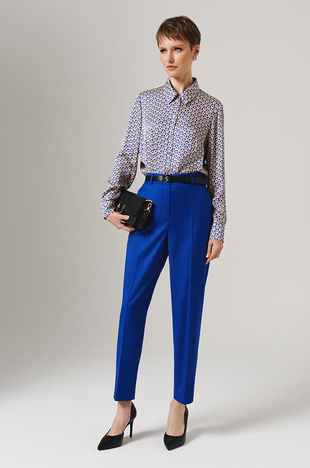 23145 Блузка женская (бежево-васильковый принт)