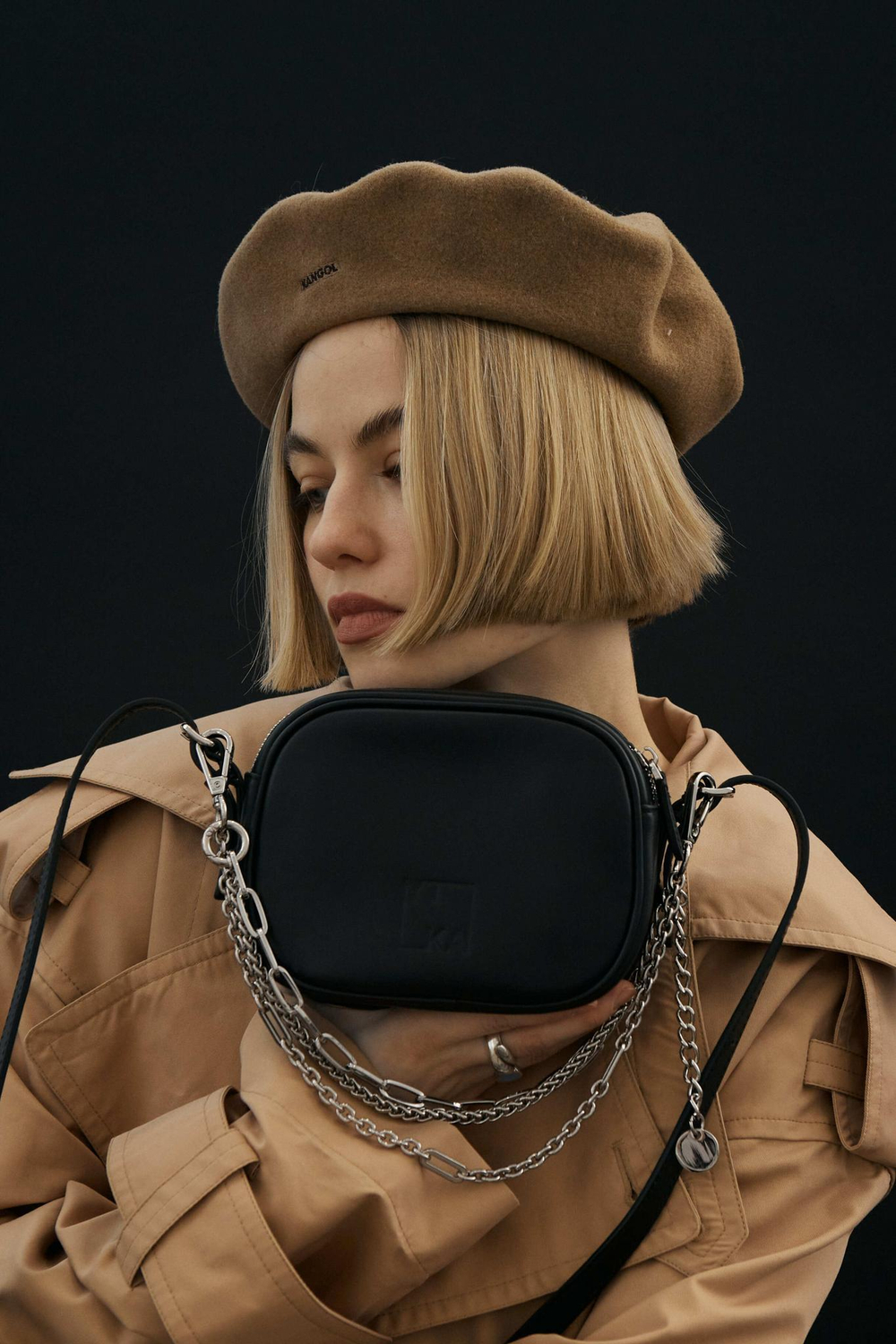 MOLLY черная