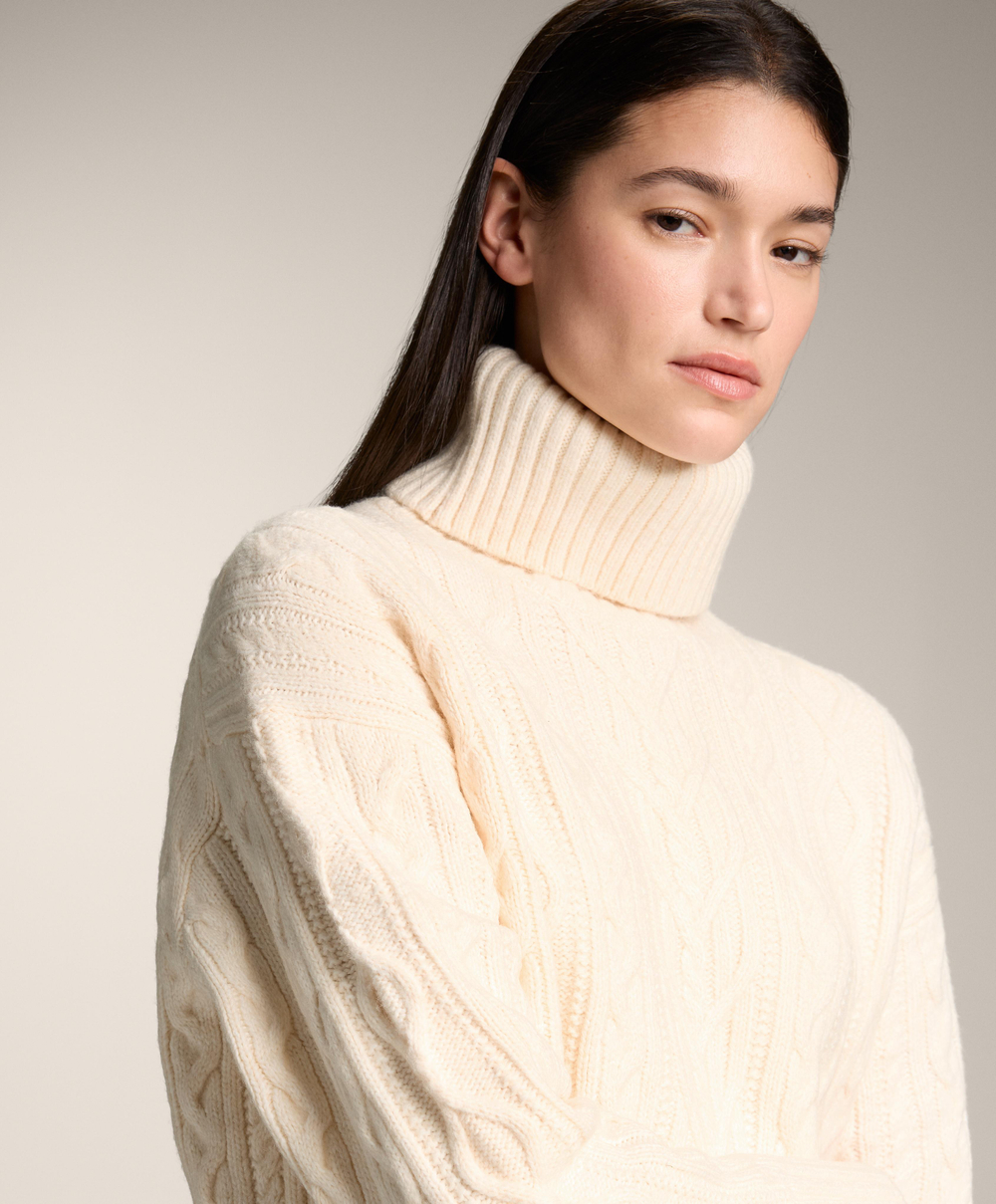 Oysho Джемпер с высоким воротом, экрю