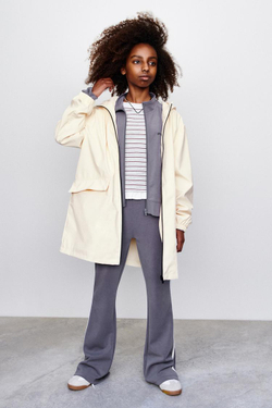 ZARA ПРОРЕЗИНЕННАЯ КУРТКА С КАПЮШОНОМ WATER REPELLENT, ЦВЕТ СЛИВОЧНОГО МАСЛА