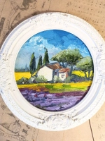 Картина в круглой рамке