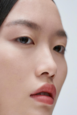 ZARA Матовый блеск для губ, бордо