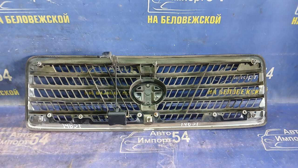 Решетка радиатора TOYOTA PROGRES 2001-2007
