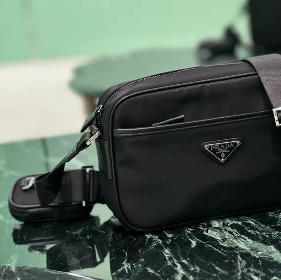 Сумка Prada на плечо из нейлона и сафьяновой кожи, черный