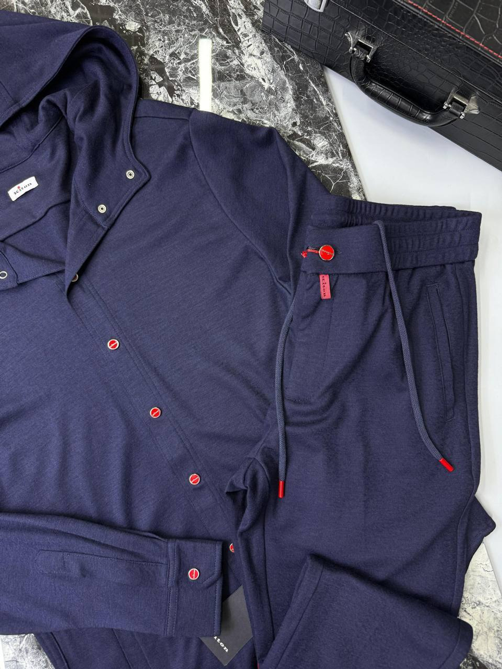 Прогулочный костюм Kiton