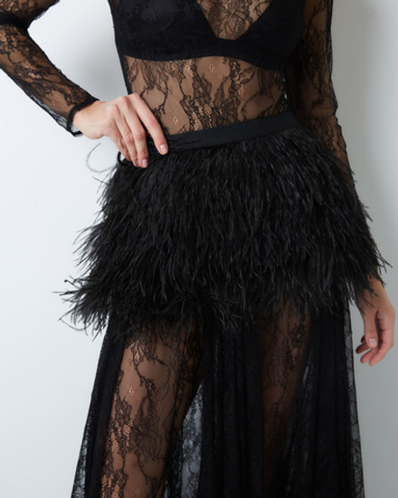 Баска из перьев черный