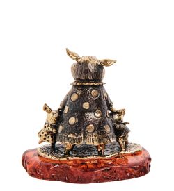 Народные промыслы AM-2965 Фигурка «Поросячья счастливая семья» (латунь, янтарь)