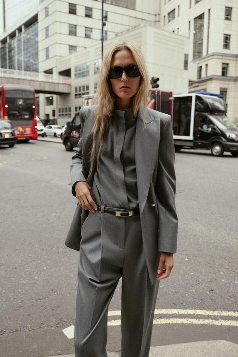 ZARA БРЮКИ С РЕМНЕМ, СЕРЫЙ