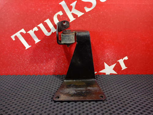 Кронштейн глушителя основного