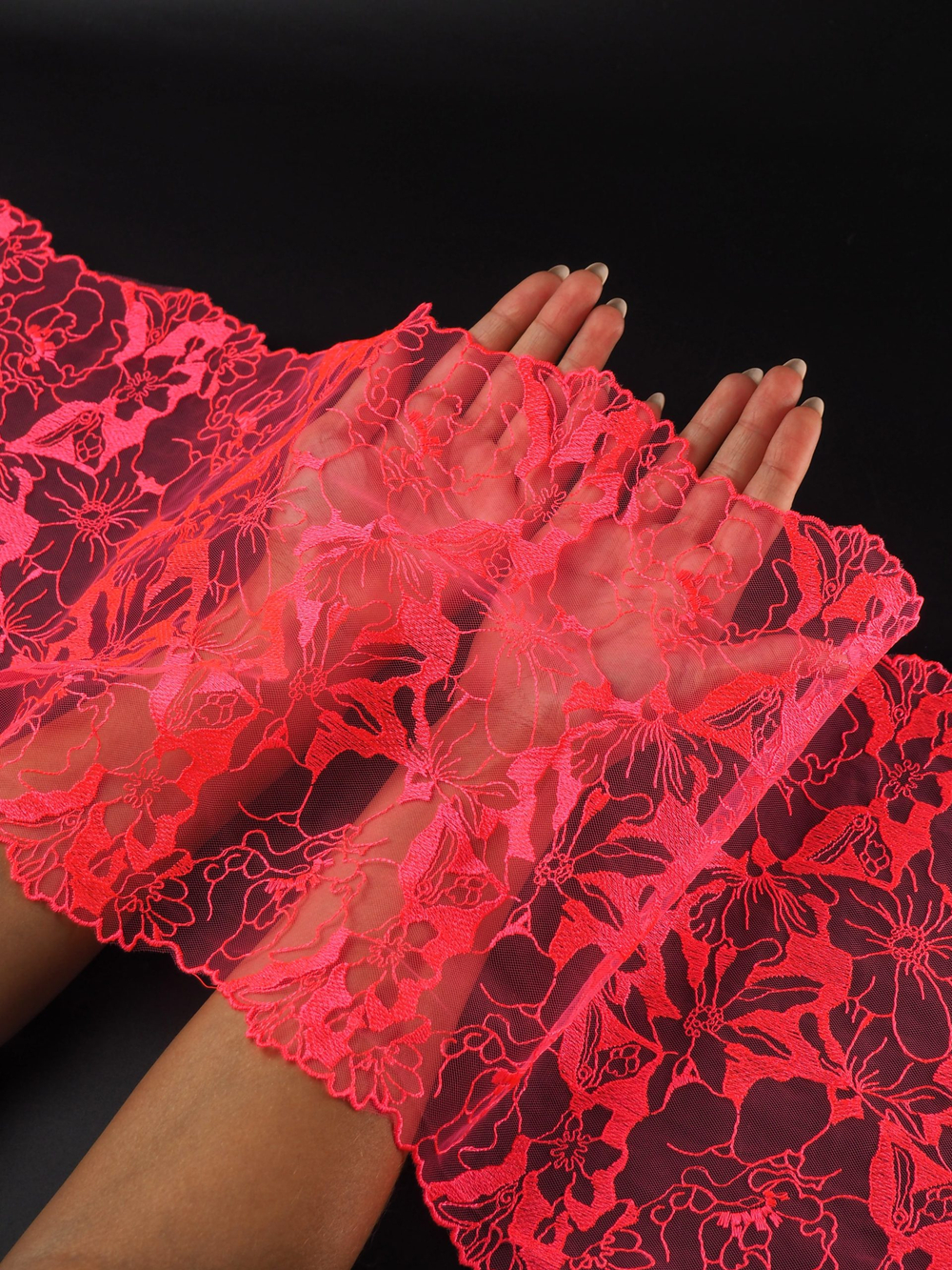 Вышивка на сетке розово-красная неэластичная ширина 22 см