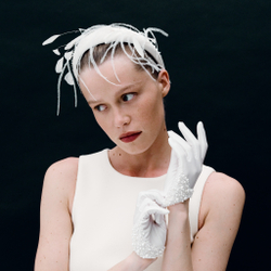 Перчатки кокроткие с жемчужной россыпью