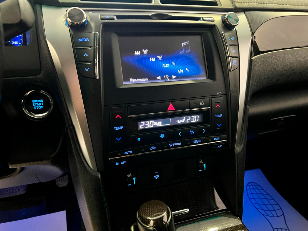 Toyota Camry, 2015 год