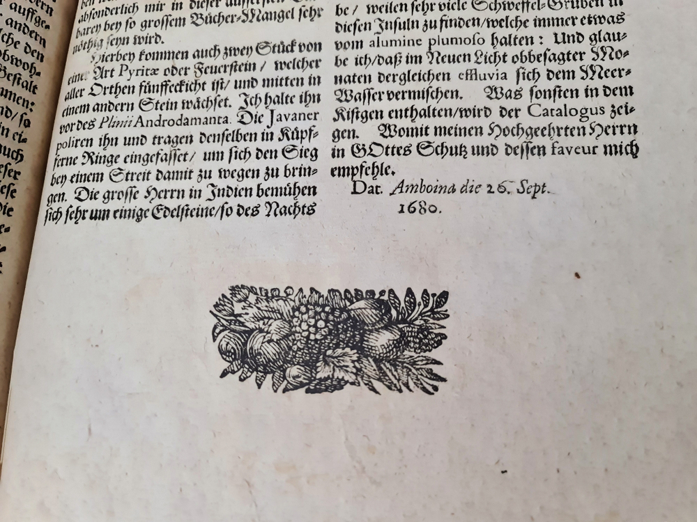 "Museum museorum, oder Vollstandige Schau-Buhne aller Materialien und Specereyen [...] aus andern Material-Kunst und Naturalien Kammern Oost und West-Indischen Reisbeschreibungen". D. Michael Bernhard Valentini. 1714 г.