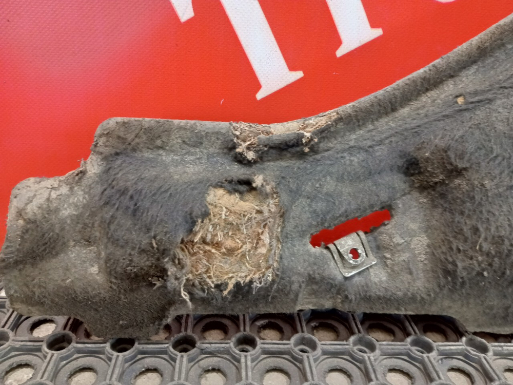 Шумоизоляция двигателя правая