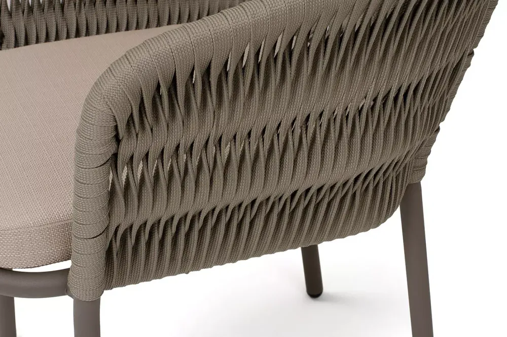 "Бордо" стул плетеный из роупа (колос), каркас алюминий бежево-серый (RAL7006) муар, роуп серо-коричневый 23мм, ткань Mossle бежевая