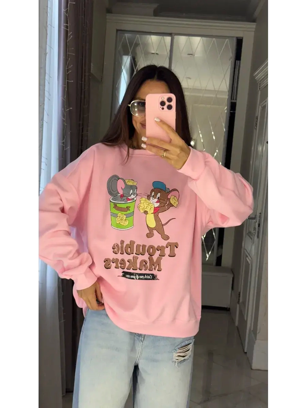 Свитшот женский с мультяшным принтом oversize