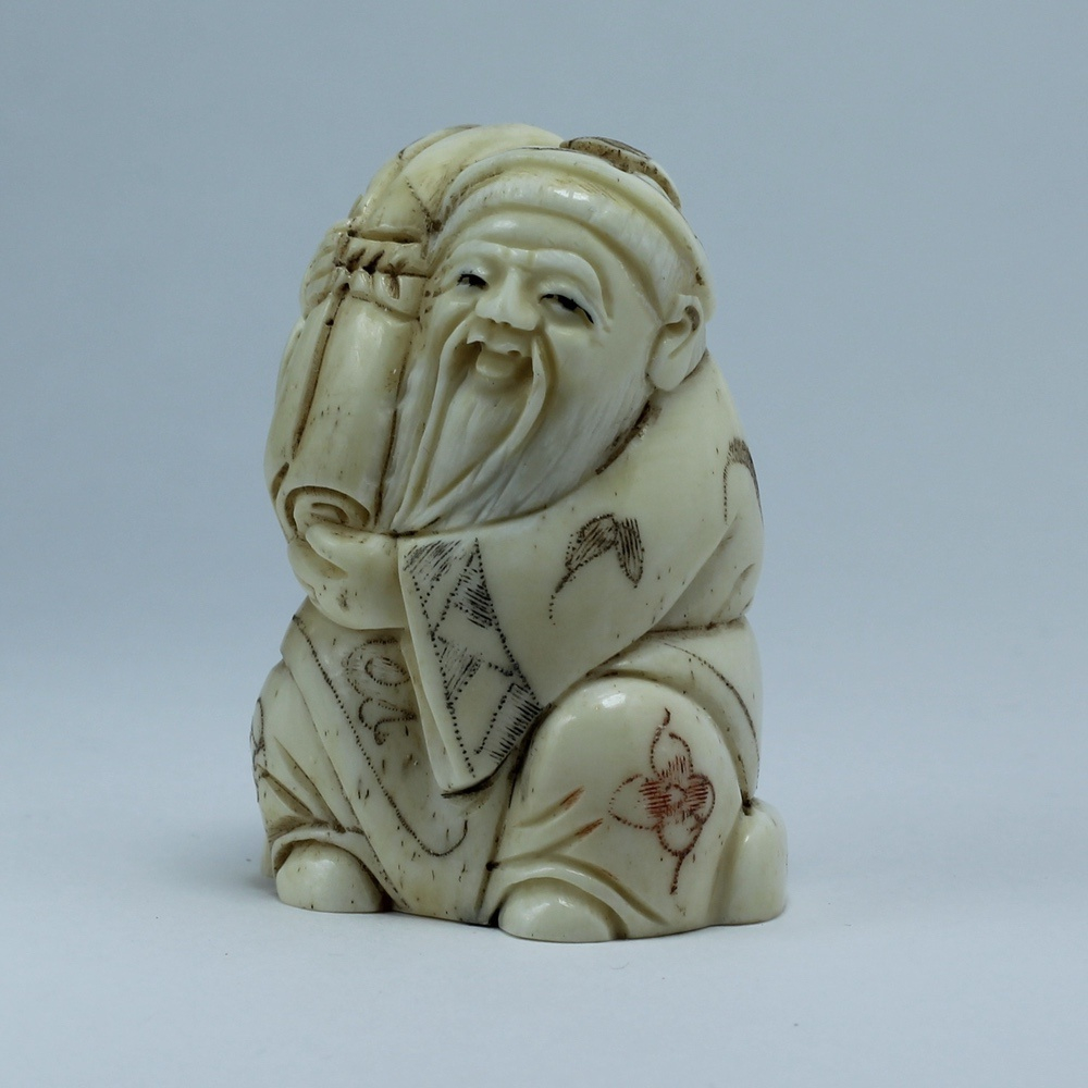 Нэцкэ Фукурокудзю с ковриком и бородой