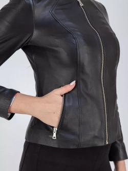 Кожаная куртка короткая на молнии демисезон