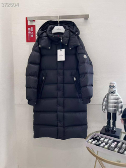 Пуховик Moncler