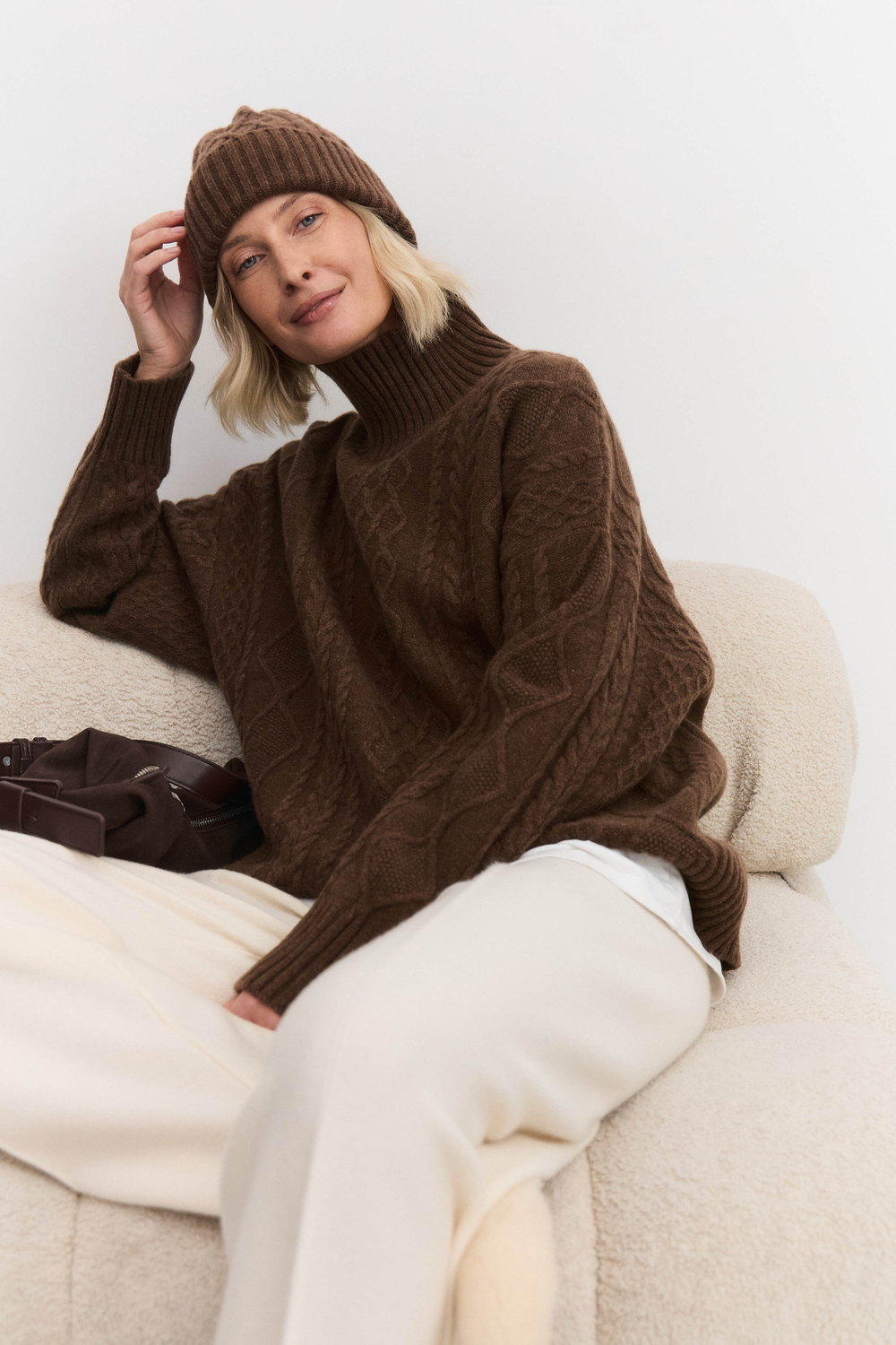 Свитер с аранами