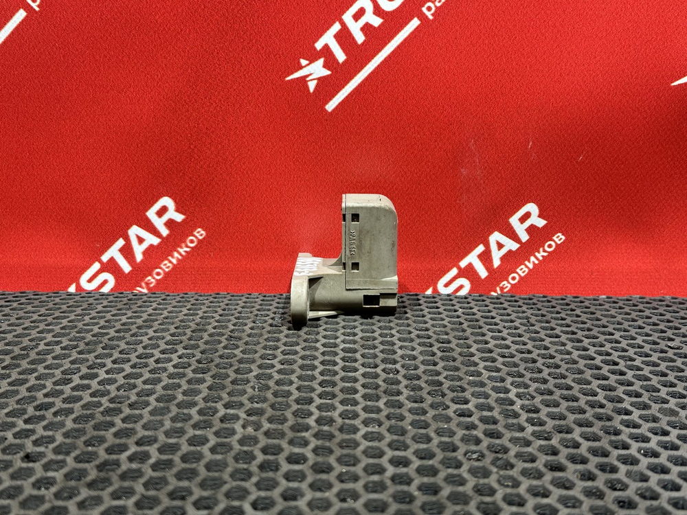 Датчик закрывания замка кабины