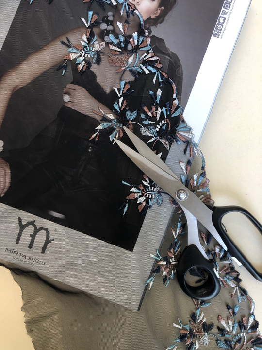 Тесьма сетка с вышивкой, черный/бел.голуб.коричн., 23см