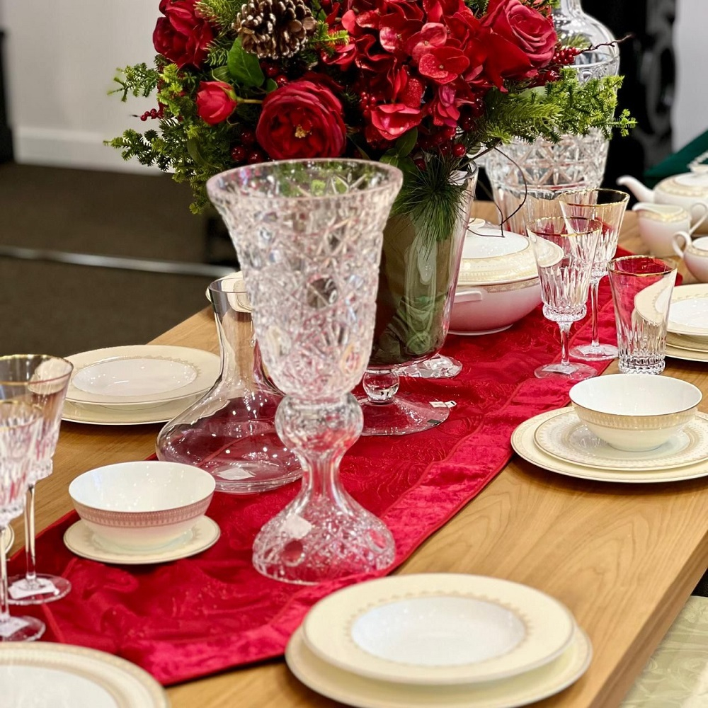 Дорожка на стол Узоры, красная 183 см [Арт. L20269]