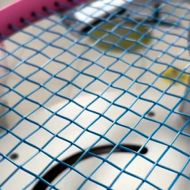 В ТЕННИС FIRST вы можете перетянуть ракетки по теннису, сквошу, бадминтону.