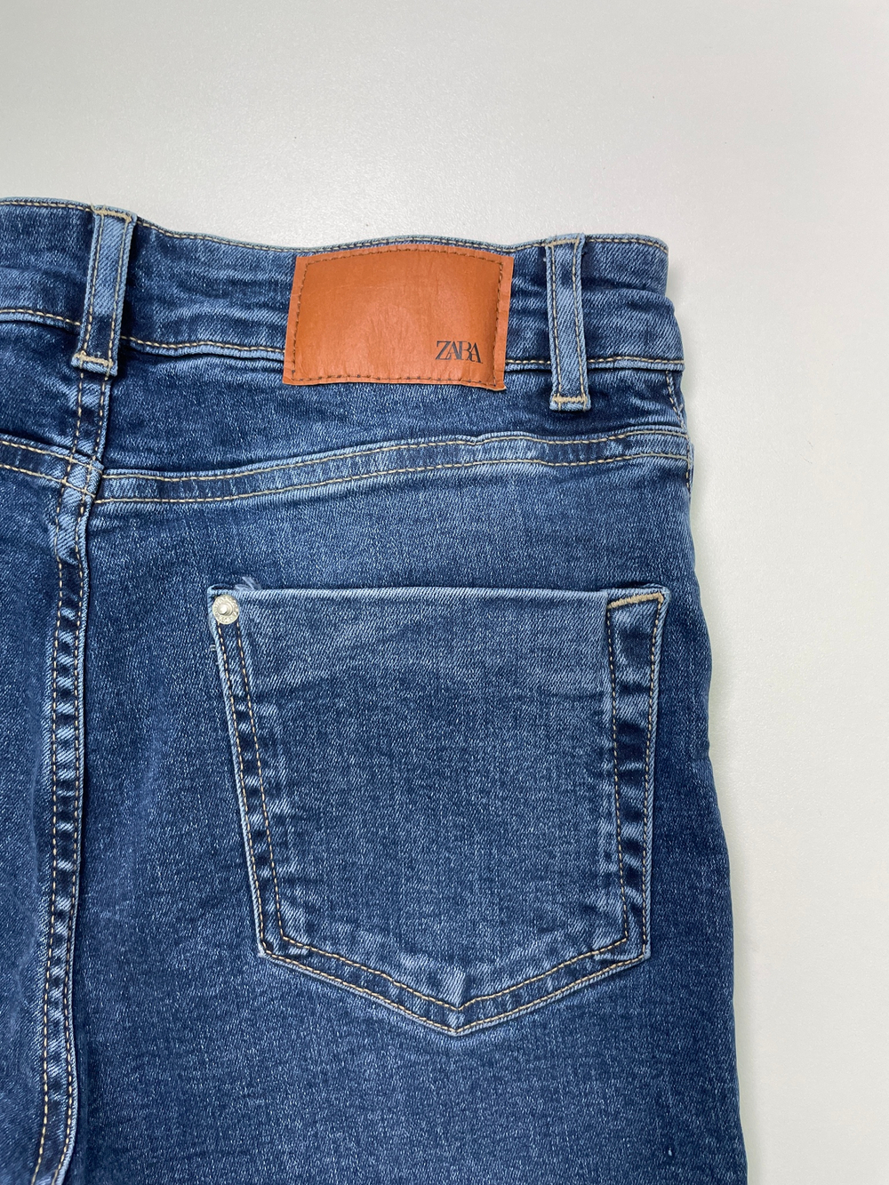 Джинсы Zara