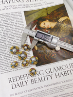 Пуговицы в золотистом и серебристом металле с разноцветными стразами и белым жемчугом