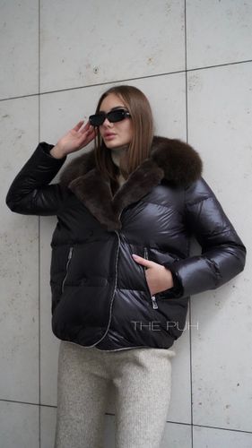Черно-шоколадный двубортный пуховик с мехом