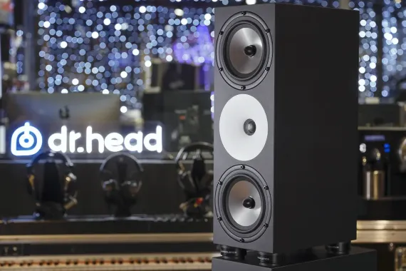 Amphion Two18 Black