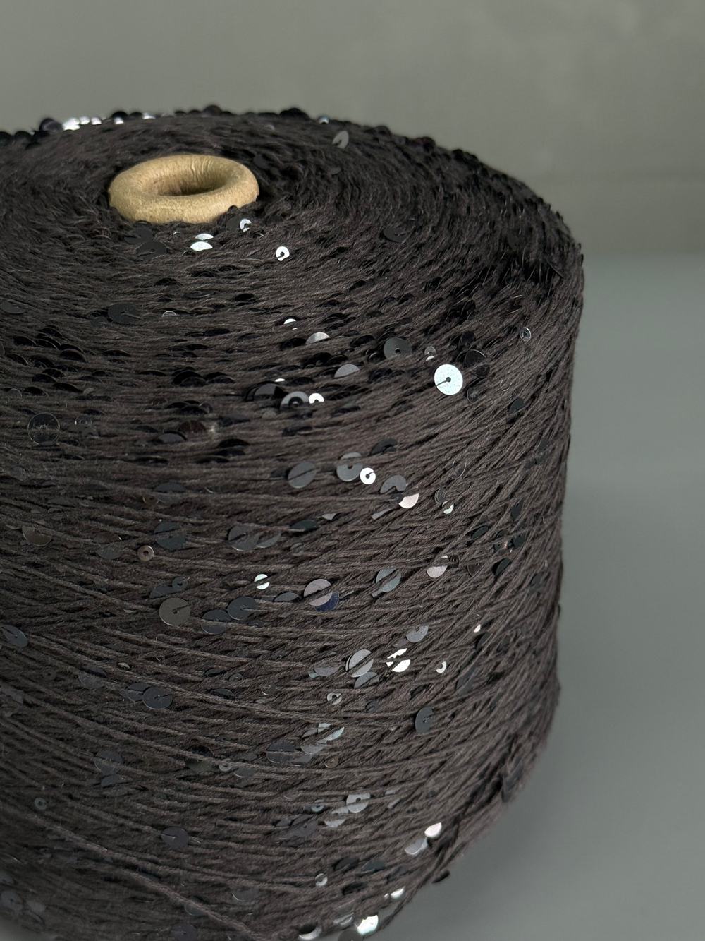 Пряжа Glam Shine пайетки 6+3 мм (1354/графит, гланцевые пайетки), 250м/100гр