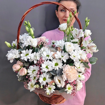 Авторская композиция в корзине