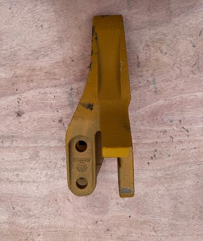 Зуб болтовой правый 132799000290А