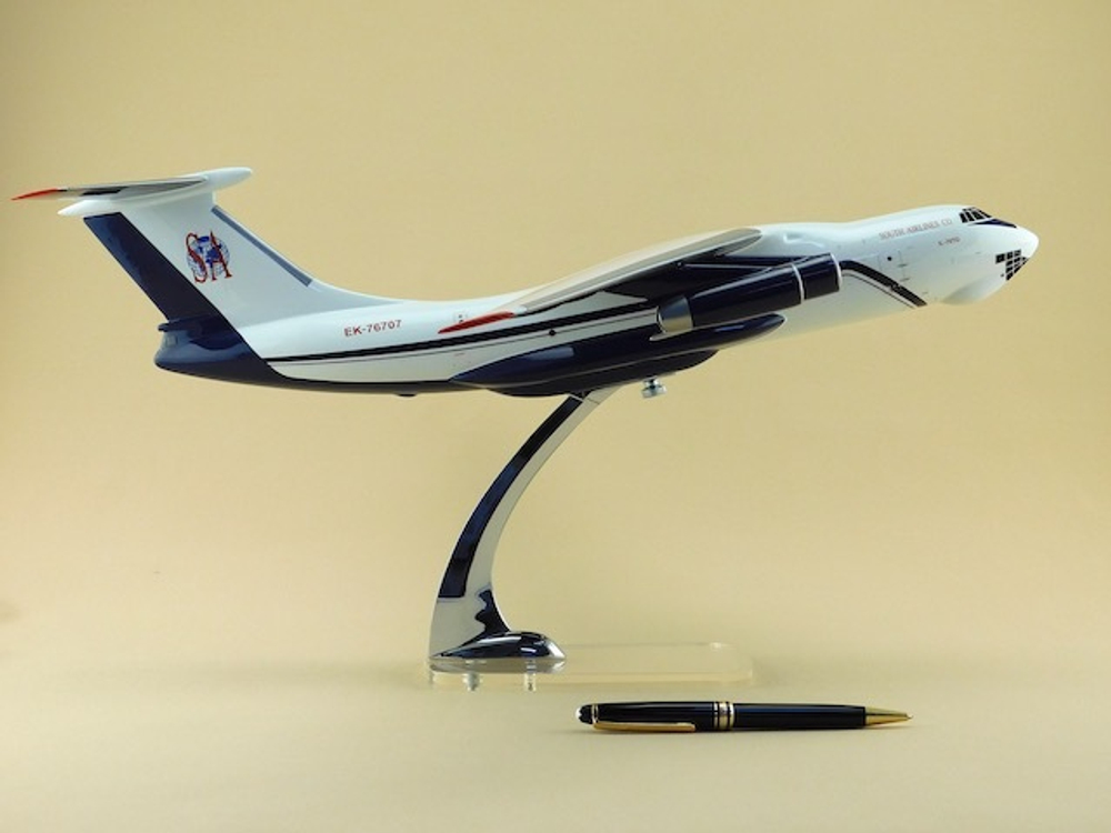 Модель самолета Ил-76ТД (М1:100, SOUTH AIRLINES)