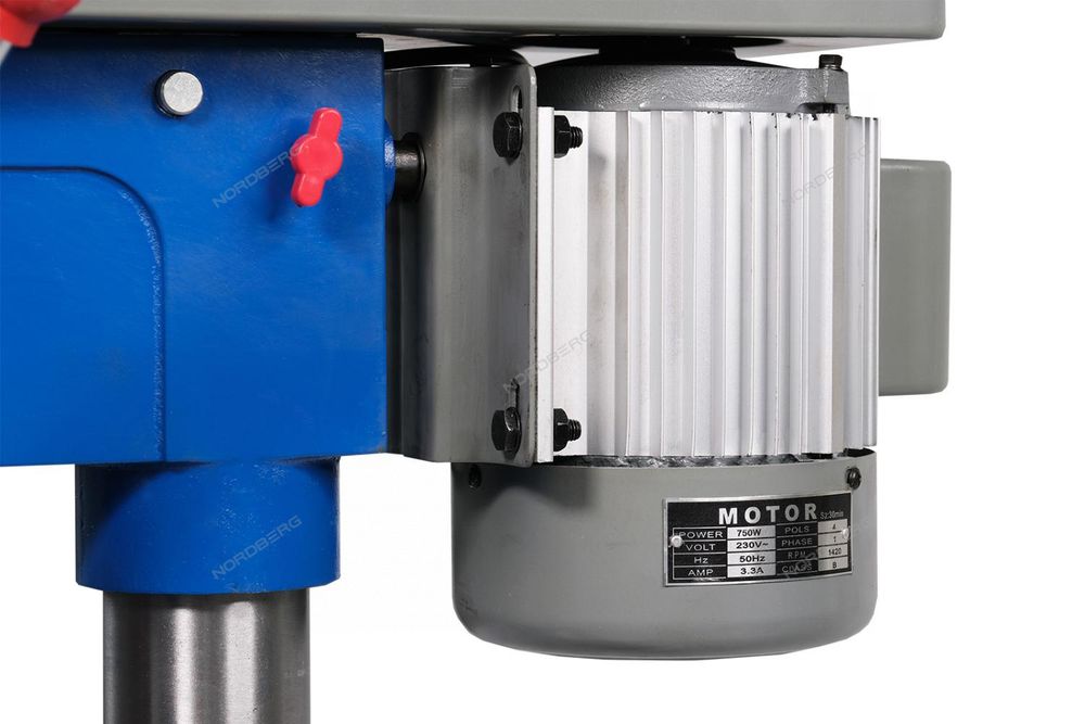 NORDBERG (ND25120) Станок сверлильный (900Вт, 20мм, макс расст до стола 685мм, 12 скоростей, тиски)