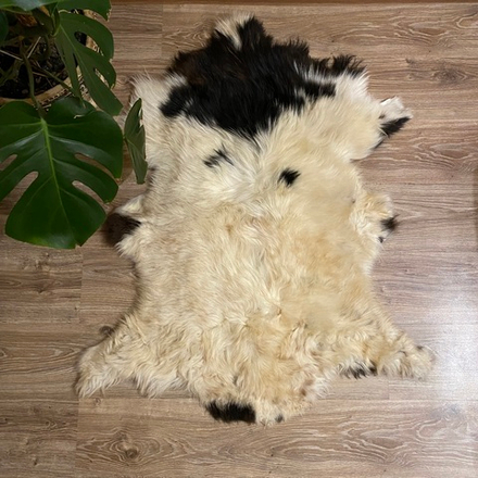 Шкура коврик меховой прикроватный овчина, длинный ворс  114х80 см.