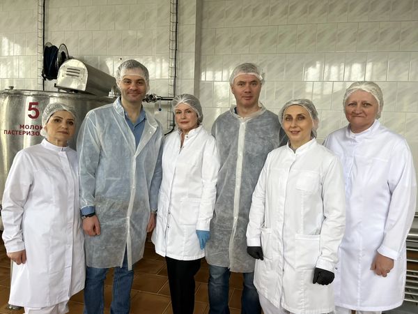 Летчик-космонавт в заквасочном отделении АО "МКС"