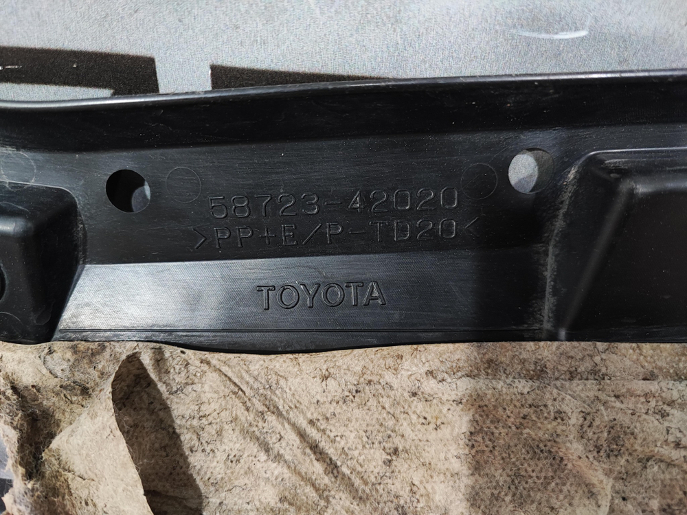 Пыльник бампера заднего Toyota RAV4 IV (XA40) 12-19 Б/У Оригинал 5872342020