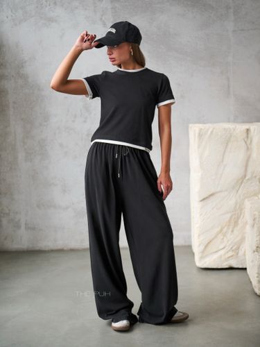 Трикотажный черный костюм с вышивкой-лого