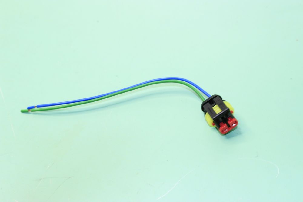 Разъем 2-контактный, овальный, с проводами, для фонаря 50.3731-08