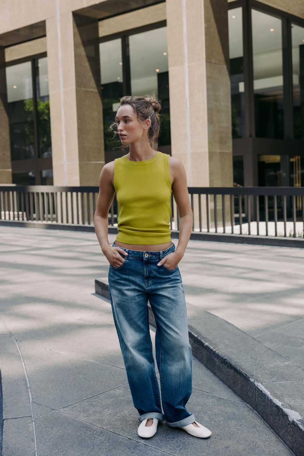 ZARA БАЗОВЫЙ ТРИКОТАЖНЫЙ ТОП, СВЕТЛО-ФИСТАШКОВЫЙ