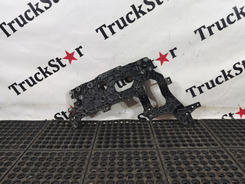 Кронштейн противотуманной фары левый 2023г