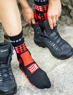 Носки Trekking Black/Core-Red/White)