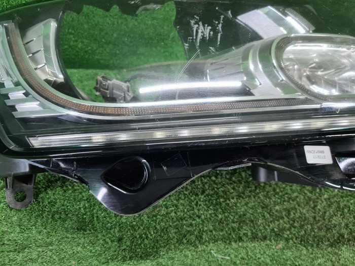 Битая Фара правая Range Rover Vogue 4 L405 12-17 ксенон