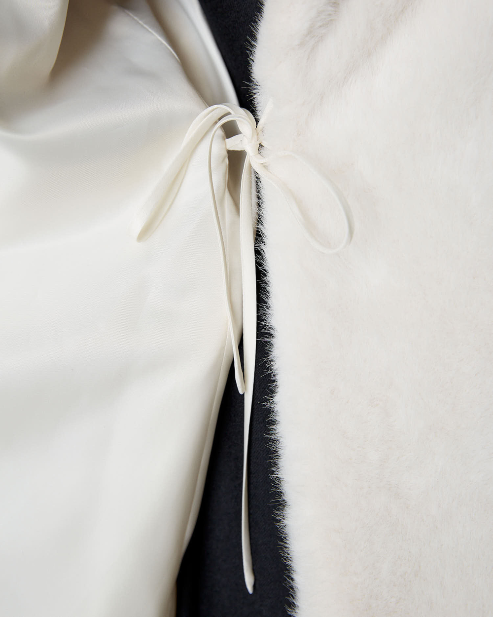 Шуба из искусственного меха норки молочный